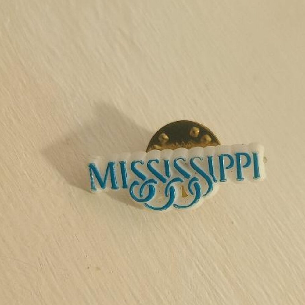 Mississippi USA Vintage Souvenir Lapel Pin